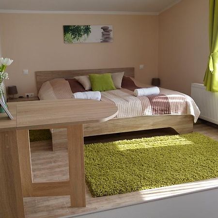 Bundics Vendeghazak Bed & Breakfast Lenti Eksteriør bilde