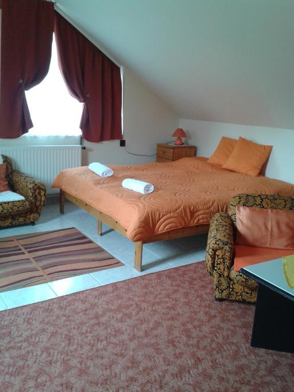Bundics Vendeghazak Bed & Breakfast Lenti Eksteriør bilde