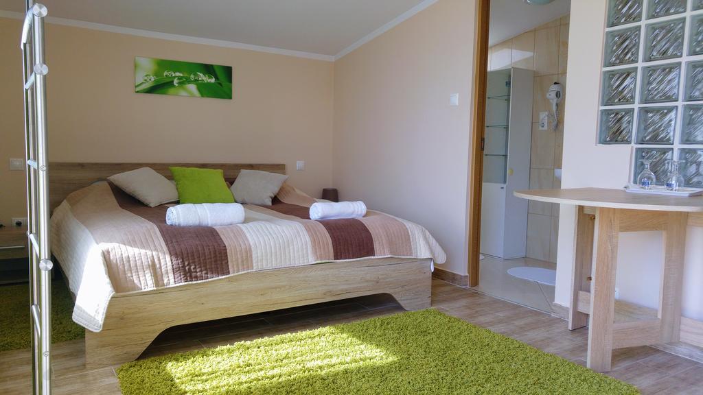 Bundics Vendeghazak Bed & Breakfast Lenti Eksteriør bilde