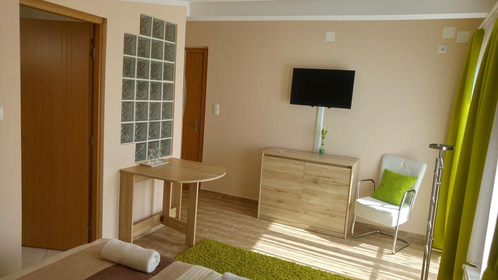 Bundics Vendeghazak Bed & Breakfast Lenti Eksteriør bilde