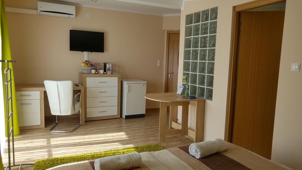 Bundics Vendeghazak Bed & Breakfast Lenti Eksteriør bilde