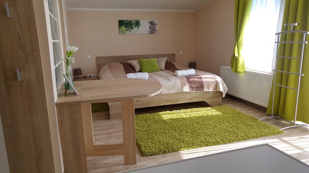 Bundics Vendeghazak Bed & Breakfast Lenti Eksteriør bilde