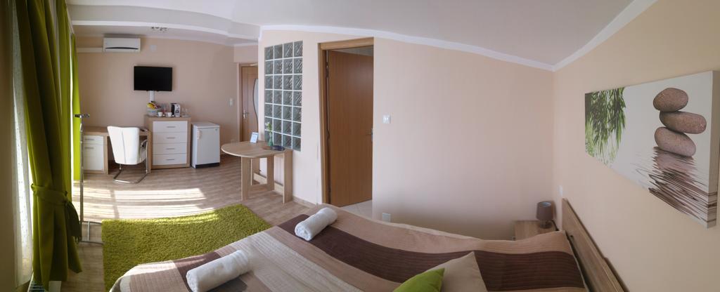 Bundics Vendeghazak Bed & Breakfast Lenti Eksteriør bilde